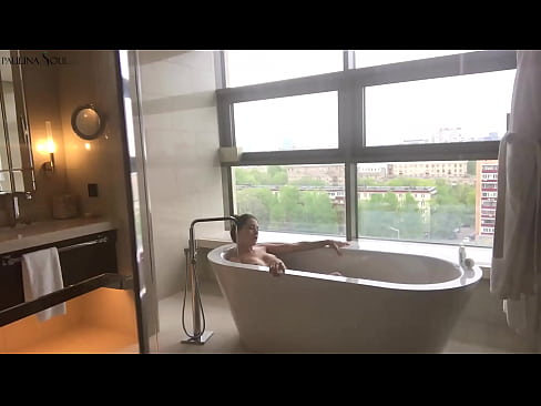 ❤️ 巨大的宝贝 激情地在浴室里撸起了她的阴部 ❤❌ Quality porn❌❤